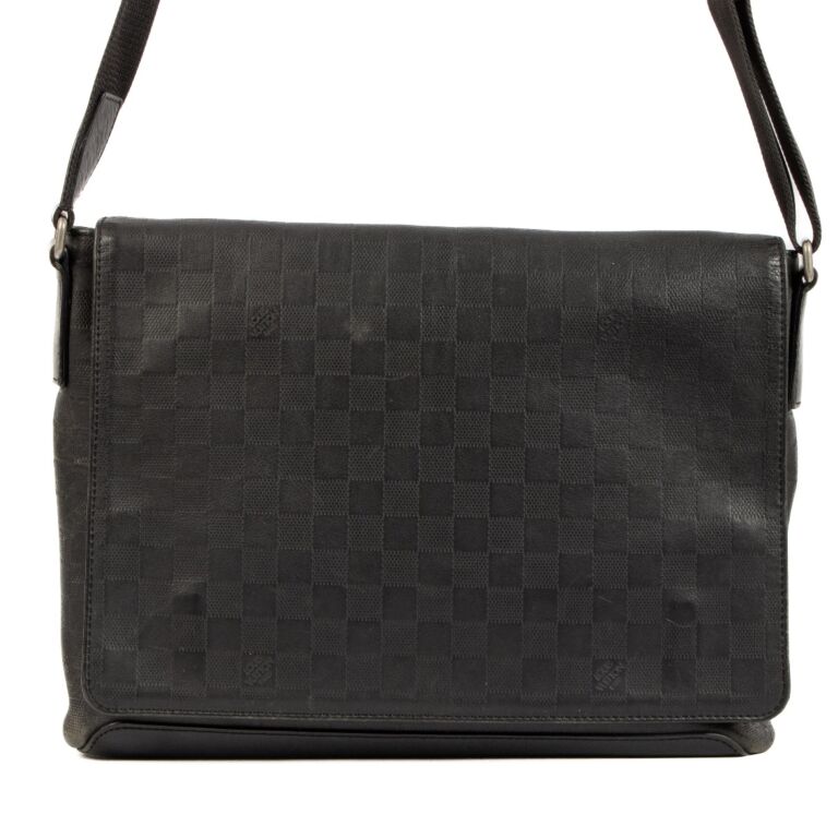 Louis Vuitton District Messenger Bag Damier Infini MM Onyx in