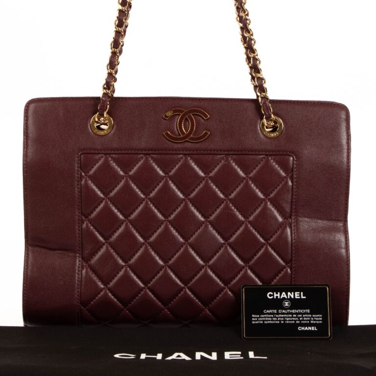 chanel quilted patent leather bag
