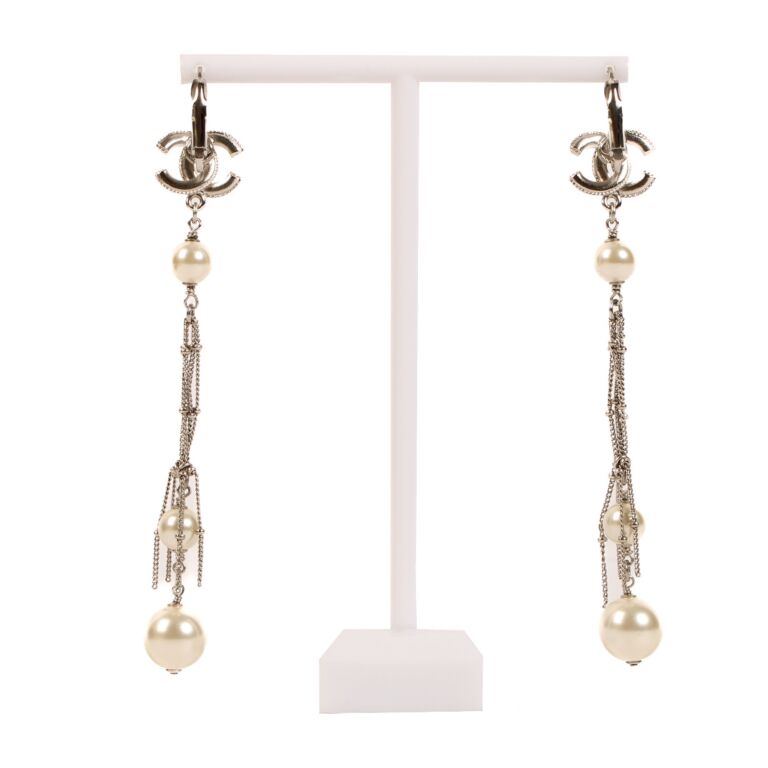 Chanel Silver-tone Cc Faux Pearl Drop Earrings in Metallic