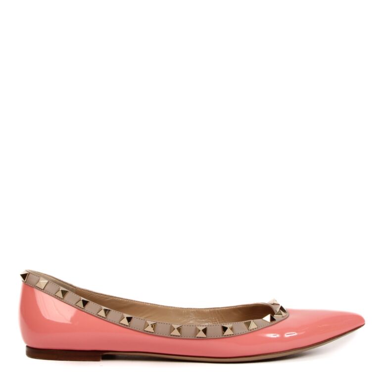 Antarktis Tredive middag Valentino Garavani Pink Patent Leather Rockstud Flats - Size 39 ○ Labellov  ○ Buy and Sell Authentic Luxury