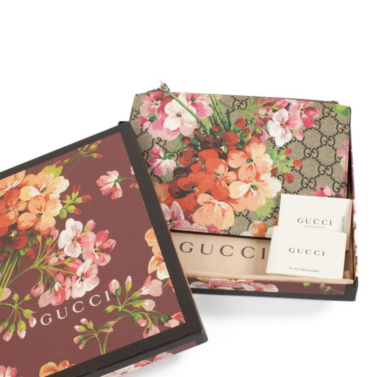 Gucci GG Supreme Blooms Pouch ○ Labellov ○ Buy and Sell Authentic Luxury