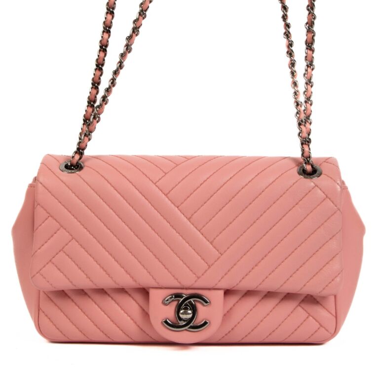 ピンクCCロゴ♪オールピンク超希少 CHANEL フォンケース バッグ Chanel Pink Lambskin Small CC Crossing Flap Bag ○ Labellov
