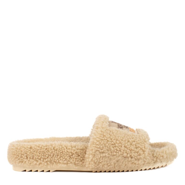 Fluffy gucci slides sales