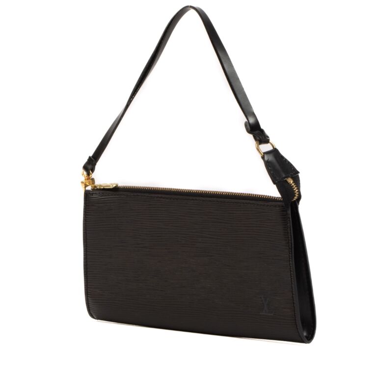 Lv pochette accessoires ne store