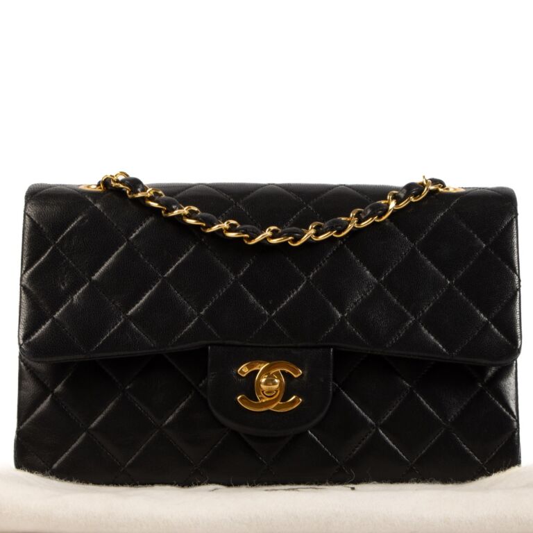 chanel black lambskin small Classic flap bag ○ Labellov ○ Buy and Sell  Authentic Luxury