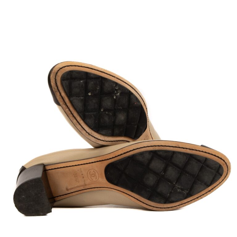 Chanel Beige/Black Cap Toe Elastic Pumps ○ Labellov ○ Buy