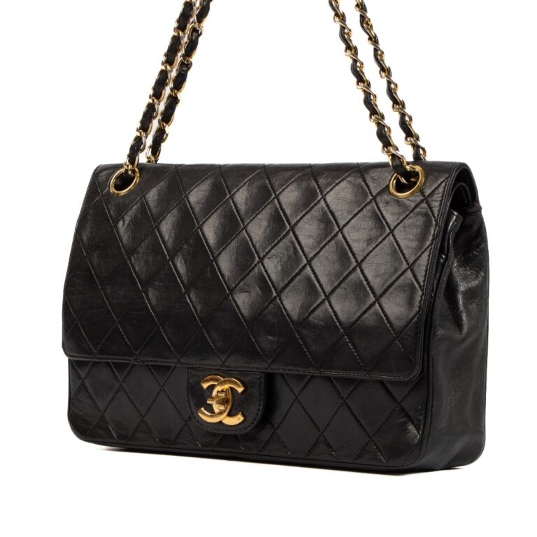 Chanel Vintage Black Lambskin Classic Flap Bag ○ Labellov ○ Buy and Sell  Authentic Luxury