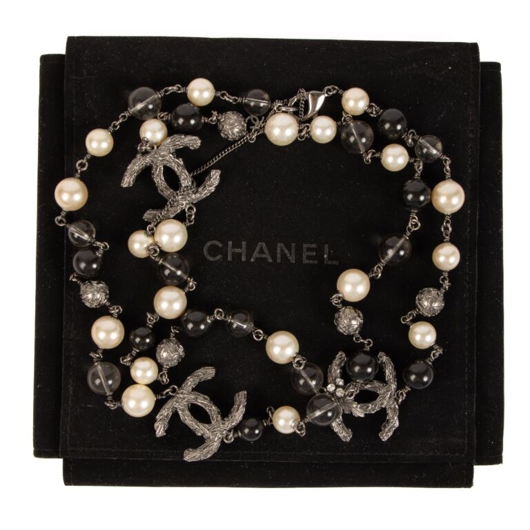 Chanel 13B CC Pearl Bead Necklace ○ Labellov ○ Buy and