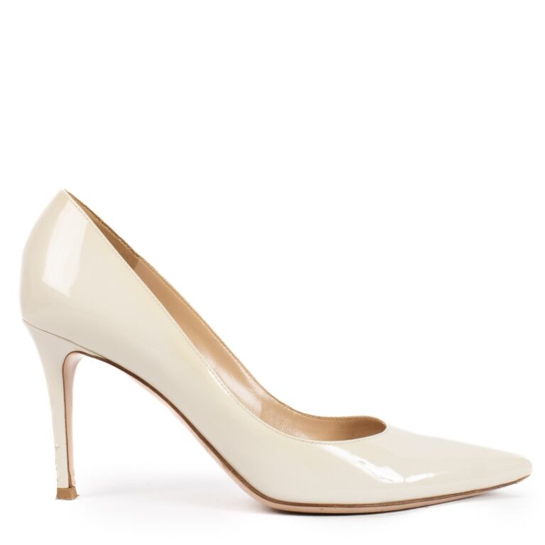 Gianvito Rossi Beige Patent Leather Pumps Size 39 Labellov Buy and Sell Authentic Luxury