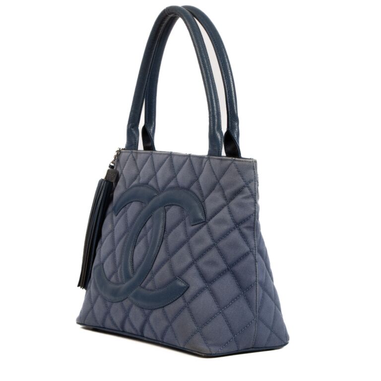 Medallion tote in Black Caviar Leather