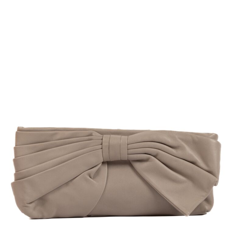Valentino garavani hot sale clutch