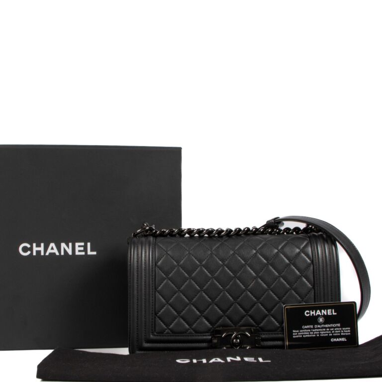 【ヴィンテージ】Rank:S☆Chanel Black Medium Boy Series23 Bag Boy chanel handbag, Calfskin & ruthenium-finish metal, black