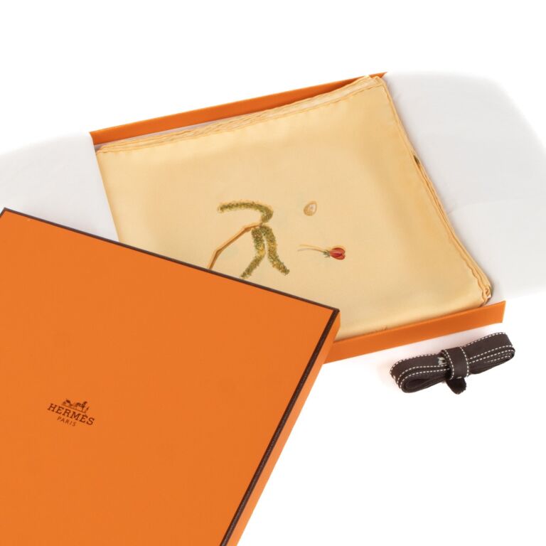 Hermès Beige Scarf ''Fleurs et Plumes'' ○ Labellov ○ Buy