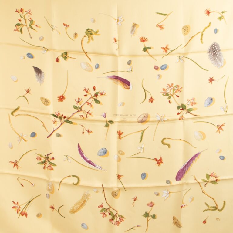 HERMES FLEURS et PLUMES シルクスカーフ Hermès Beige Scarf ''Fleurs et Plumes'' ○ Labellov ○ Buy