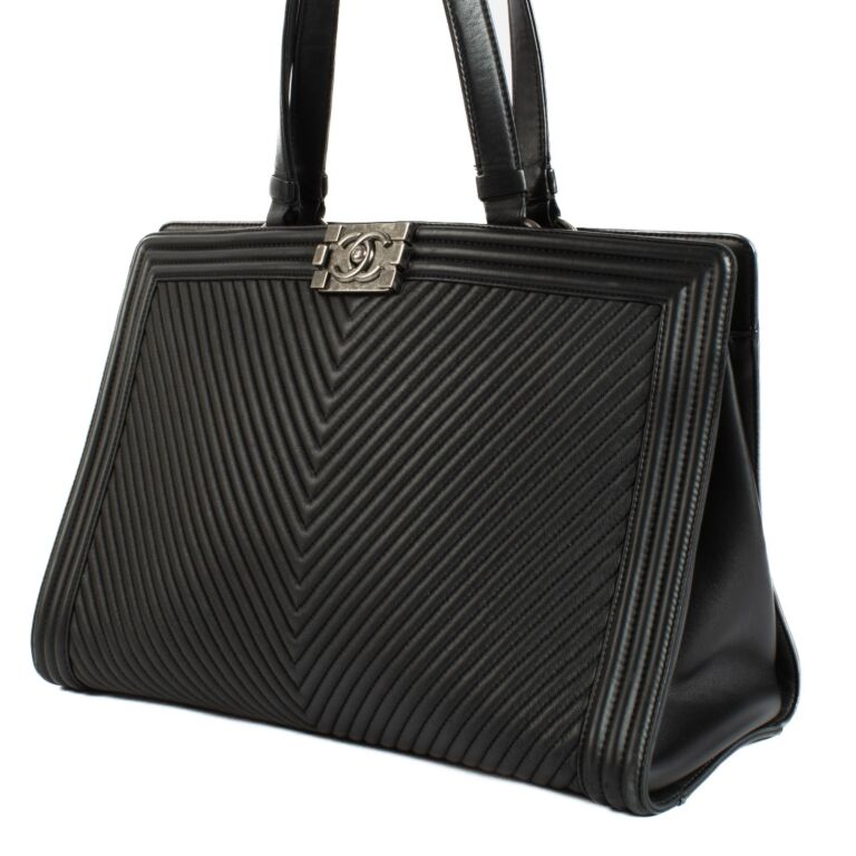Chanel boy tote discount