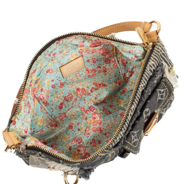 バッグ・カバンその他 DENIM PATCH WORK CLASSIC LOGO POUCH Dolce & Gabbana Logo Plaque Patchwork Denim Cross Body Bag