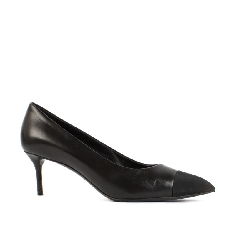 Chanel black pumps hotsell