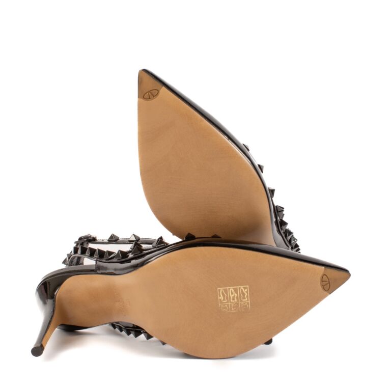 VALENTINO GARAVANI ブラック ハイヒール Valentino Garavani Black Patent Rockstud Heels - Size 40