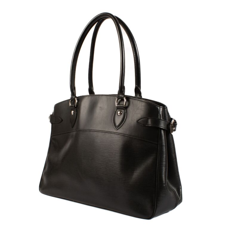 Louis Vuitton エピ レザーデイ ブラックパック Louis Vuitton Black Epi Leather Speedy 30 ○ Labellov ○ Buy