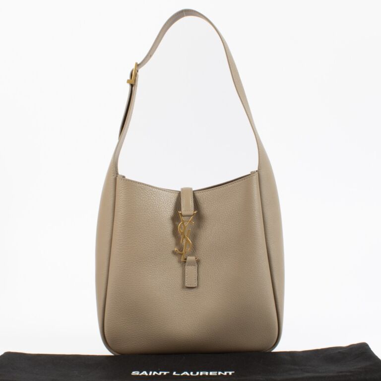 Saint Laurent Le 5 à 7 Supple Small ○ Labellov ○ Buy and