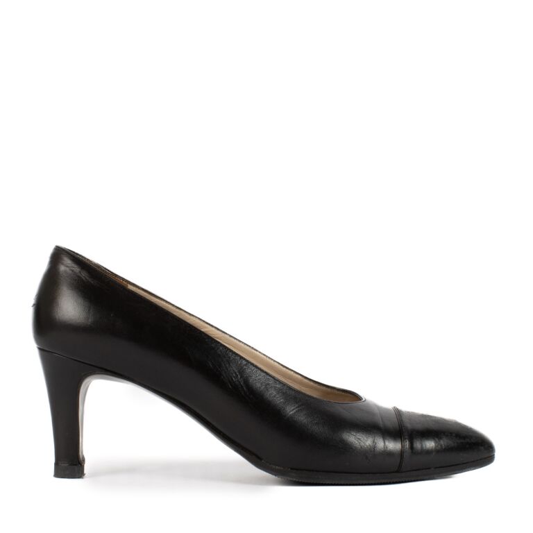 Chanel classic pumps hotsell