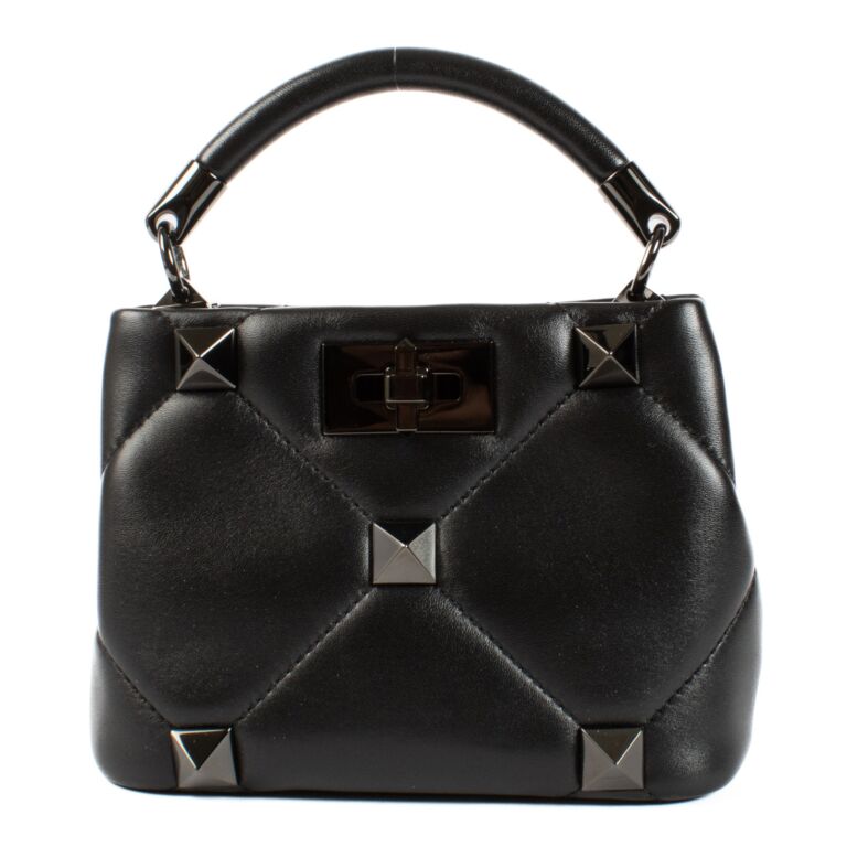 VALENTINOのショルダーバッグ♪★ SMALL ROMAN STUD BAG ★ Valentino Garavani - Small Roman Stud The Handle Black