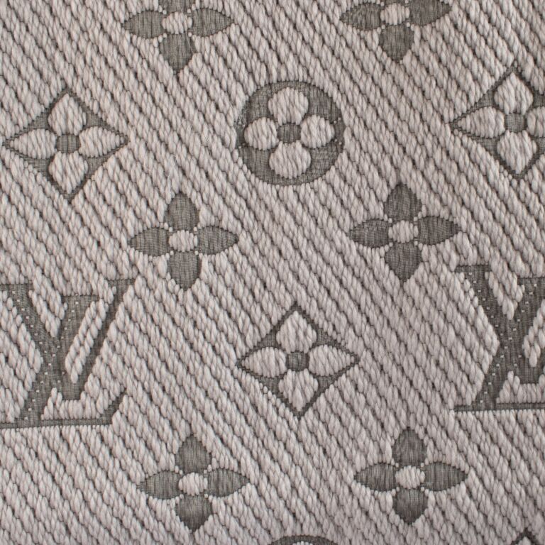 Louis Vuitton Grey Logomania Scarf ○ Labellov ○ Buy and Sell