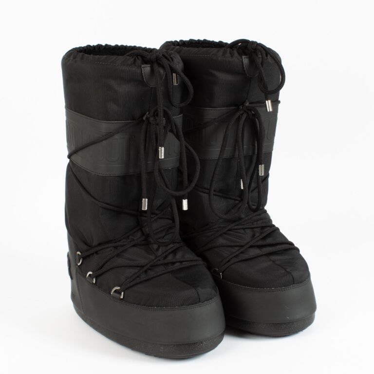 Moncler Black Snow Boots - Size 39/41 ○ Labellov ○ Buy and