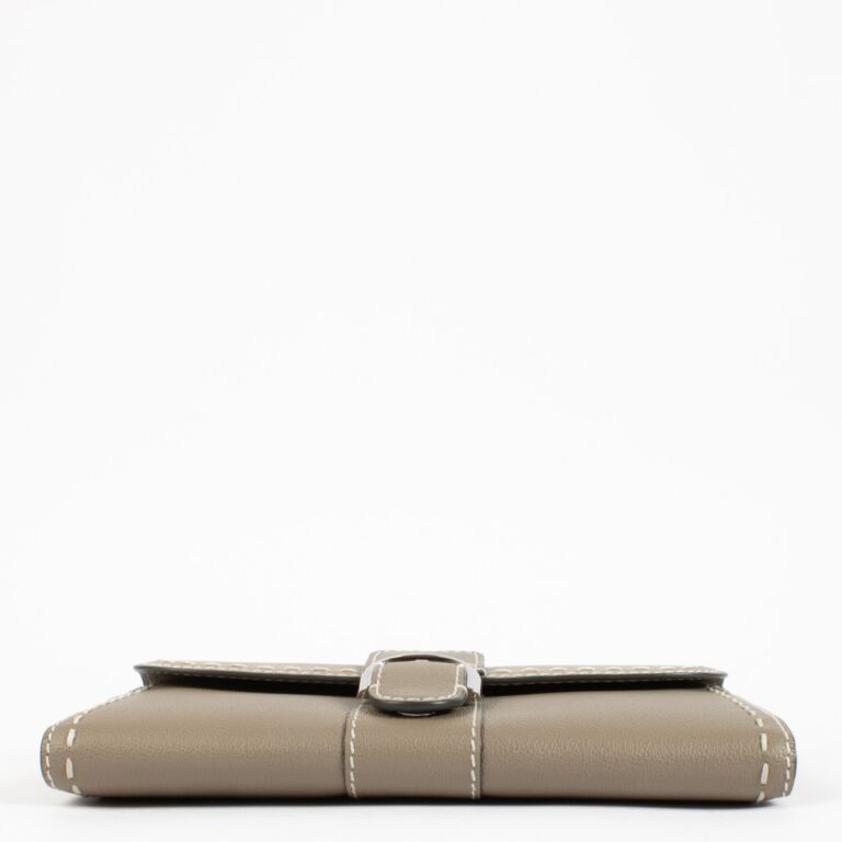【DELVAUX直営店】Livre Wallet Delvaux Tourterelle Calf Surpiqué Brillant Chain Wallet
