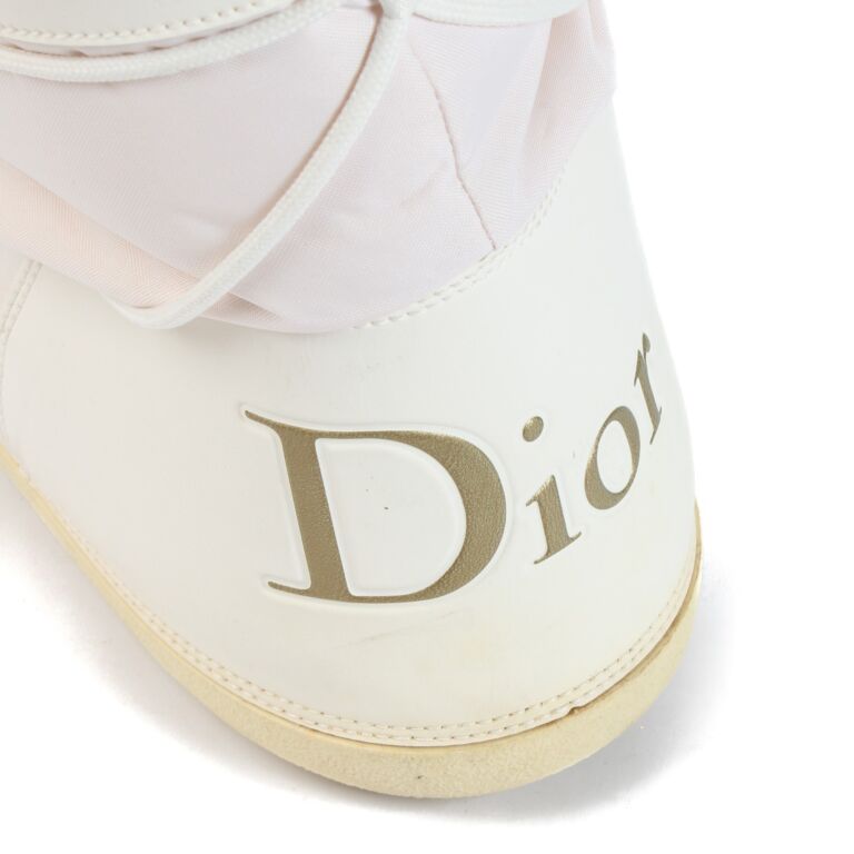 Christian Dior White Rabbit Fur Snow Boots - Size 41/43