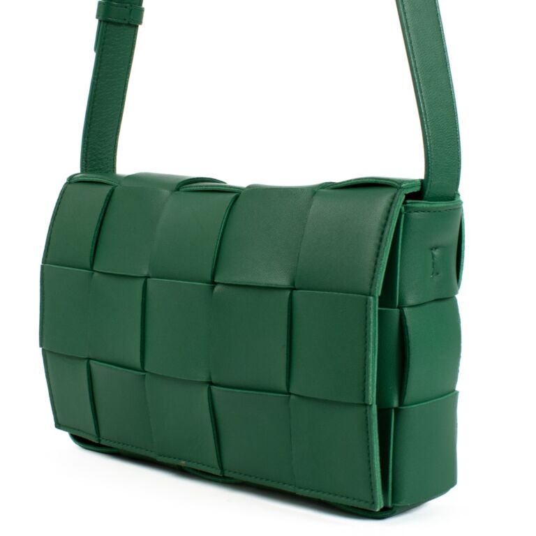 Bottega Veneta Racing Green Cassette Bag ○ Labellov ○ Buy