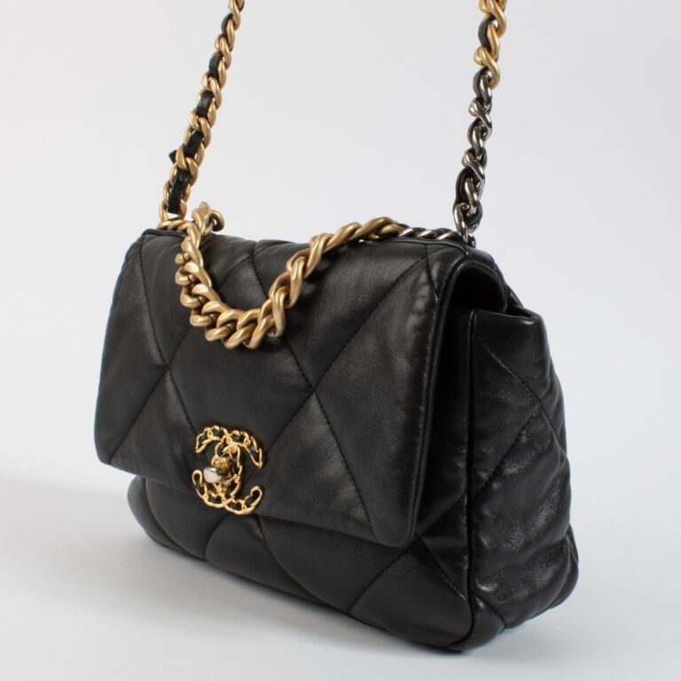シャネル CHANEL19 ウエストバッグ ブラック Chanel Black Medium Chanel 19 Bag ○ Labellov ○ Buy and