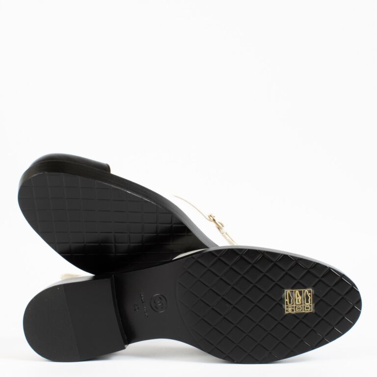 新品激レアCHANEL MARY JANES シューズ Mary janes - Lambskin, patent calfskin & imitation pearls