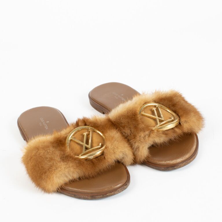 Louis Vuitton ミンクファーサンダル Louis Vuitton Lock It Mink Fur Mule Sandals – Size 37 ○ Labellov