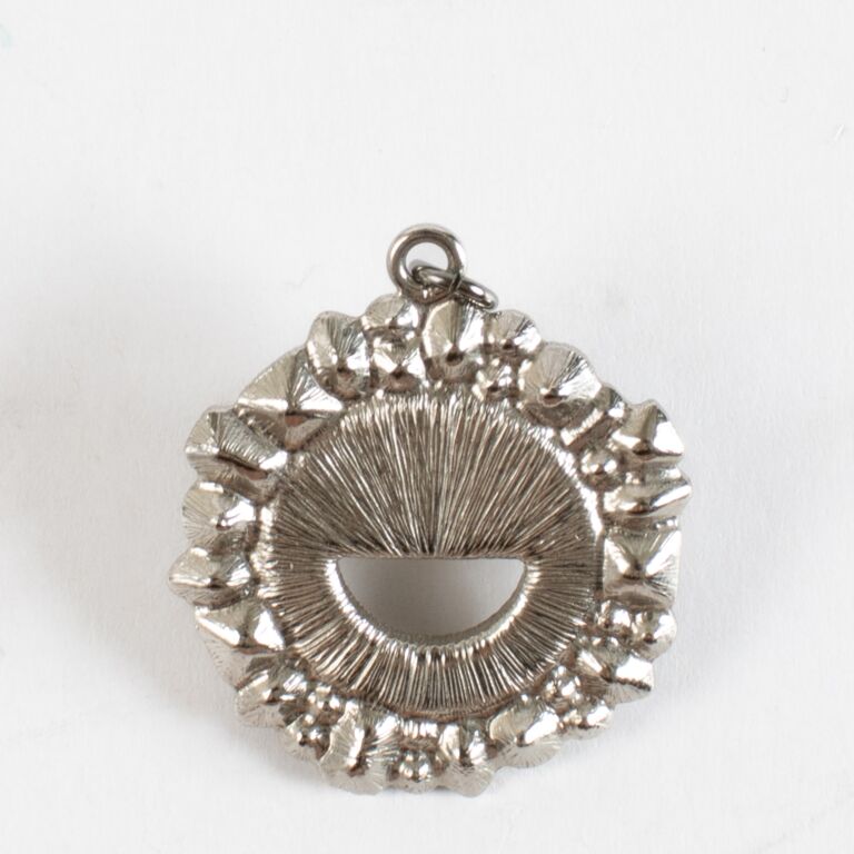 Chanel 16K Smiley Crystal Pendant ○ Labellov ○ Buy and Sell