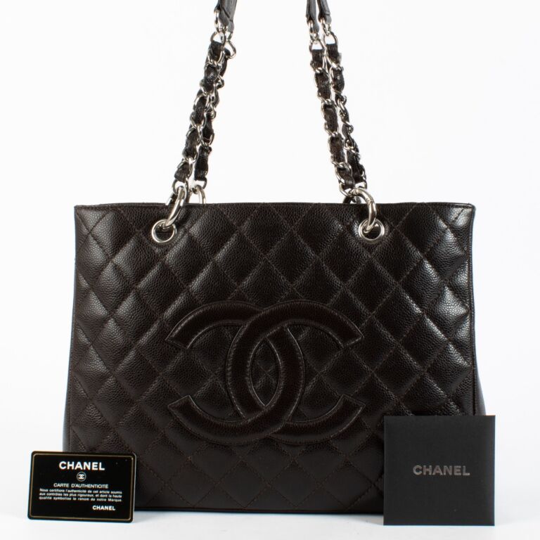 CHANEL トートバッグ　ダークブラウン　ストラップ付き Chanel Dark Brown Caviar Grand Shopping Tote ○ Labellov ○ Buy