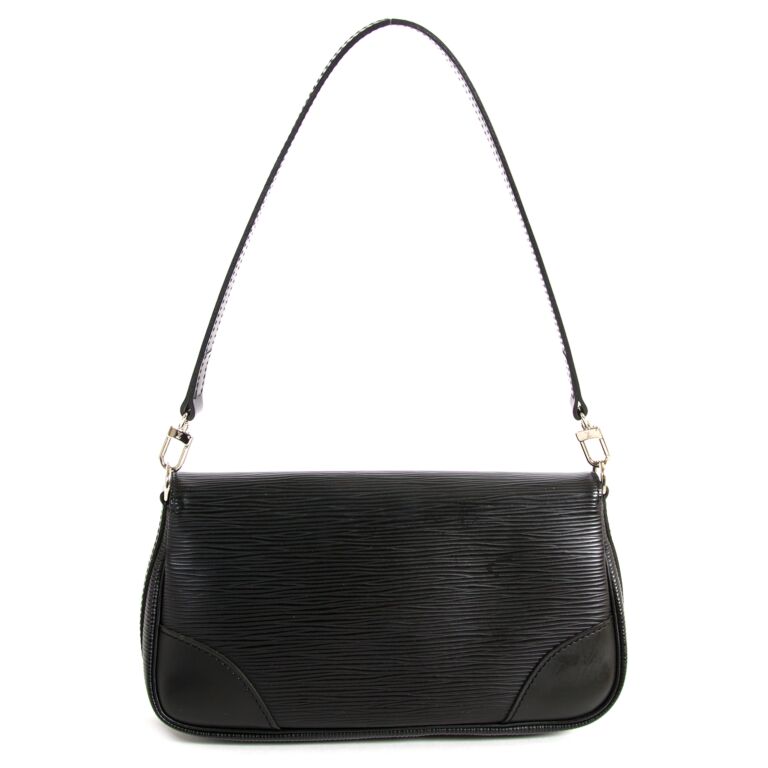 small louis shoulder bag leather