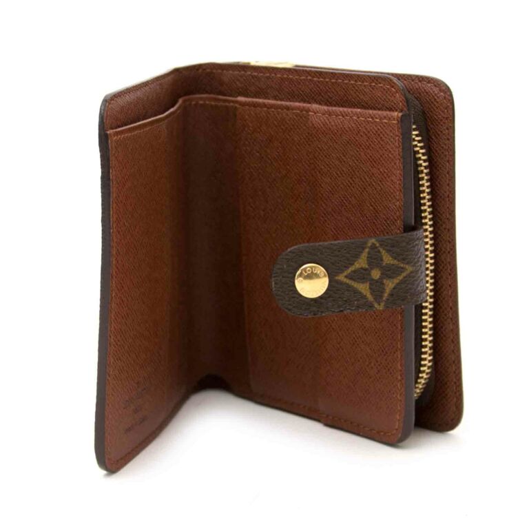 LOUIS VUITTON Monogram Cherry Compact Zip Bifold Wallet M95005 LV Auth  yk1892 Cloth ref.334175 - Joli Closet