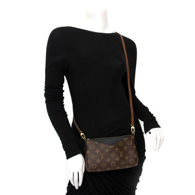 Sold at Auction: Louis Vuitton, Louis Vuitton Monogram Pallas Clutch Bag