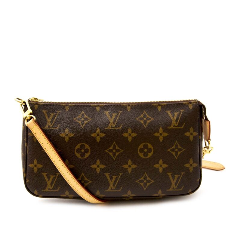 LOUIS VUITTON Pochette Accessoires Monogram with Chain – Finer Things  Luxury Vintage