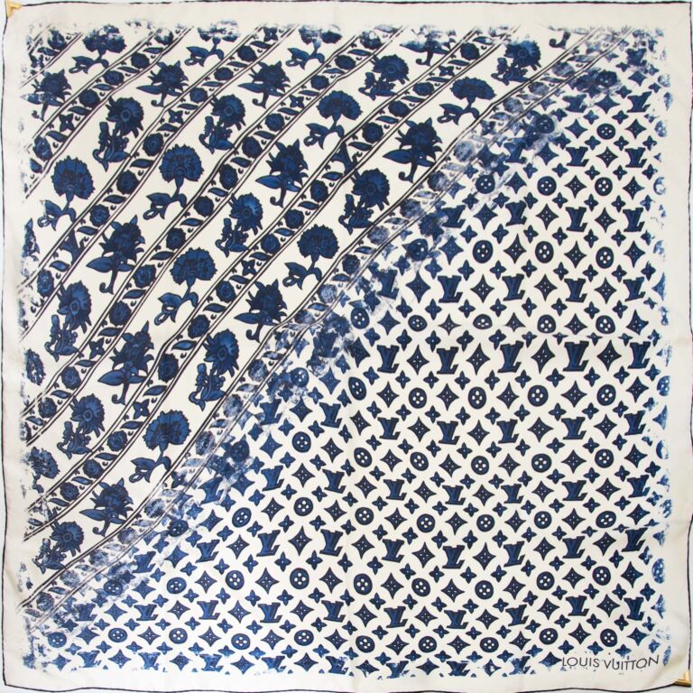 Louis Vuitton Blue/White Cotton/Linen Toile de Louis Pareo Scarf