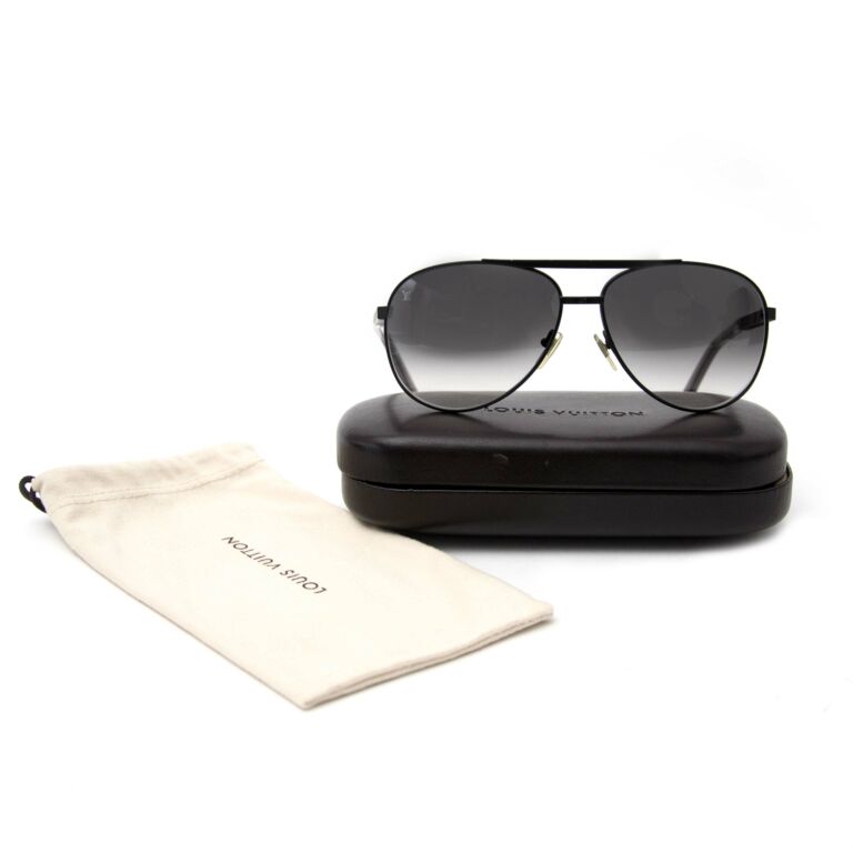 Louis Vuitton Sunglasses Attitude Pilote (Men) ○ Labellov