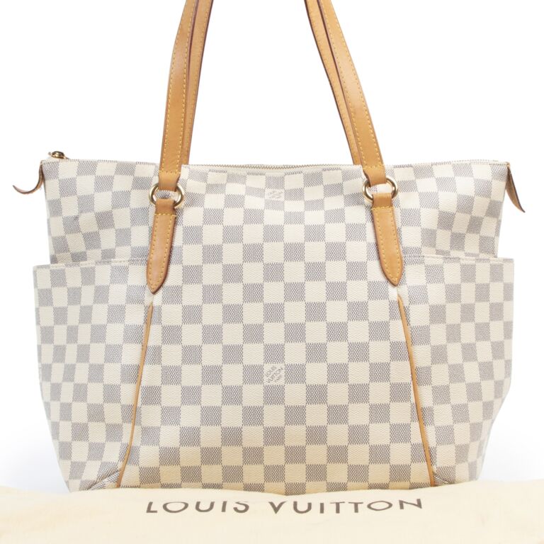 What size is a Louis Vuitton Totally MM? - Questions & Answers