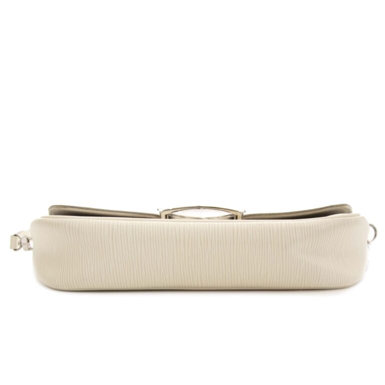 Leather clutch bag Louis Vuitton White in Leather - 37038365