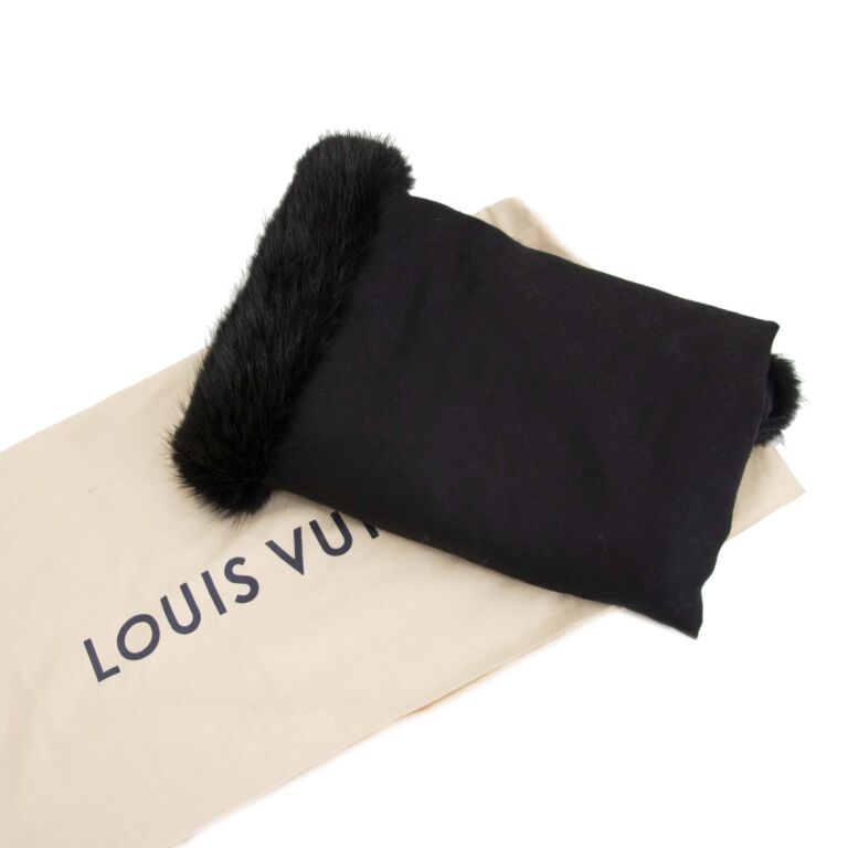 LOUIS VUITTON Silk Wool Rabbit Fur Flowergram Shawl Black 926906