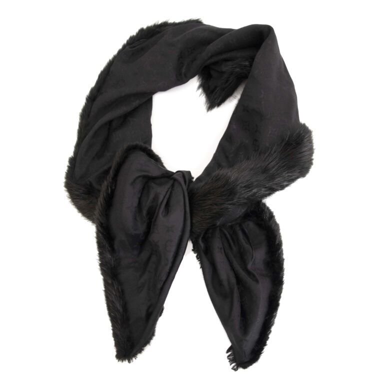 Scarf Louis Vuitton Black in Fur - 29301947