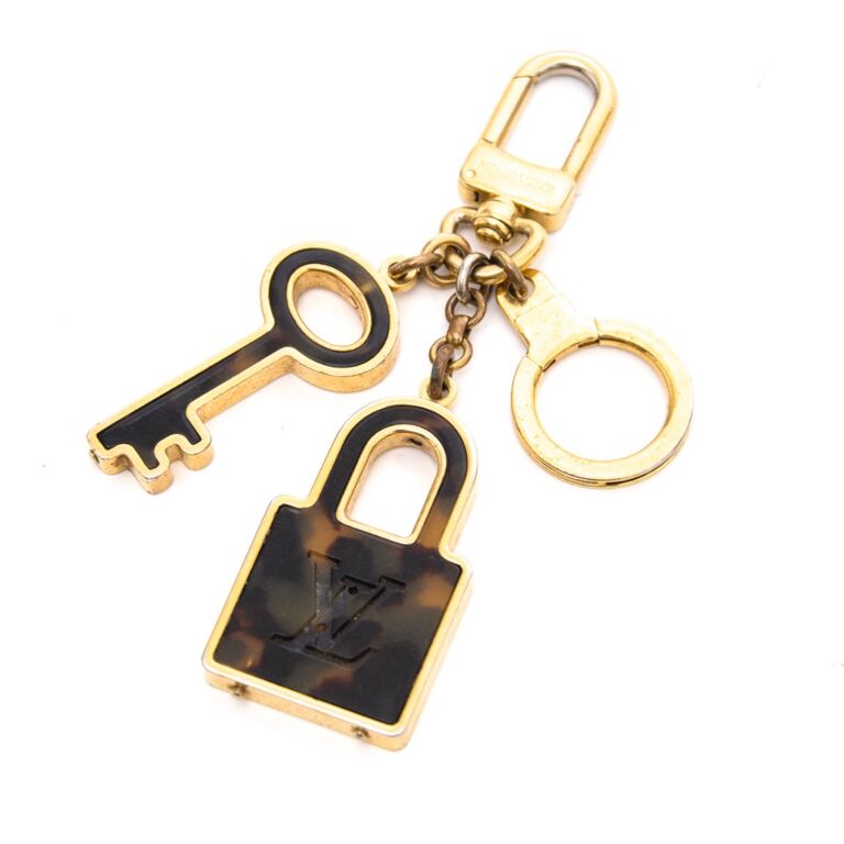 Louis Vuitton Lock and Key Bag Charm (SHG-29581) – LuxeDH