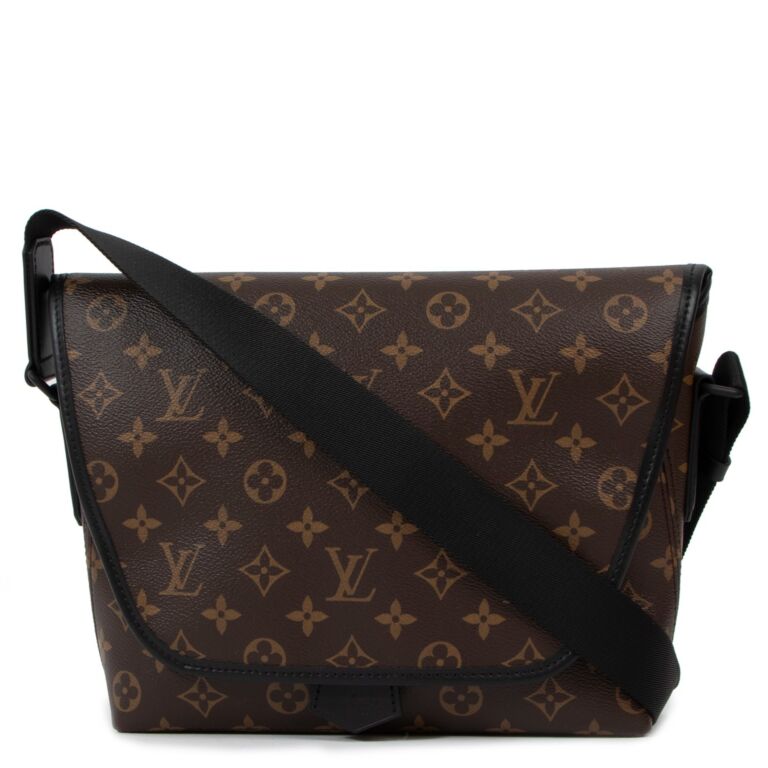 Magnetic messenger bag deals