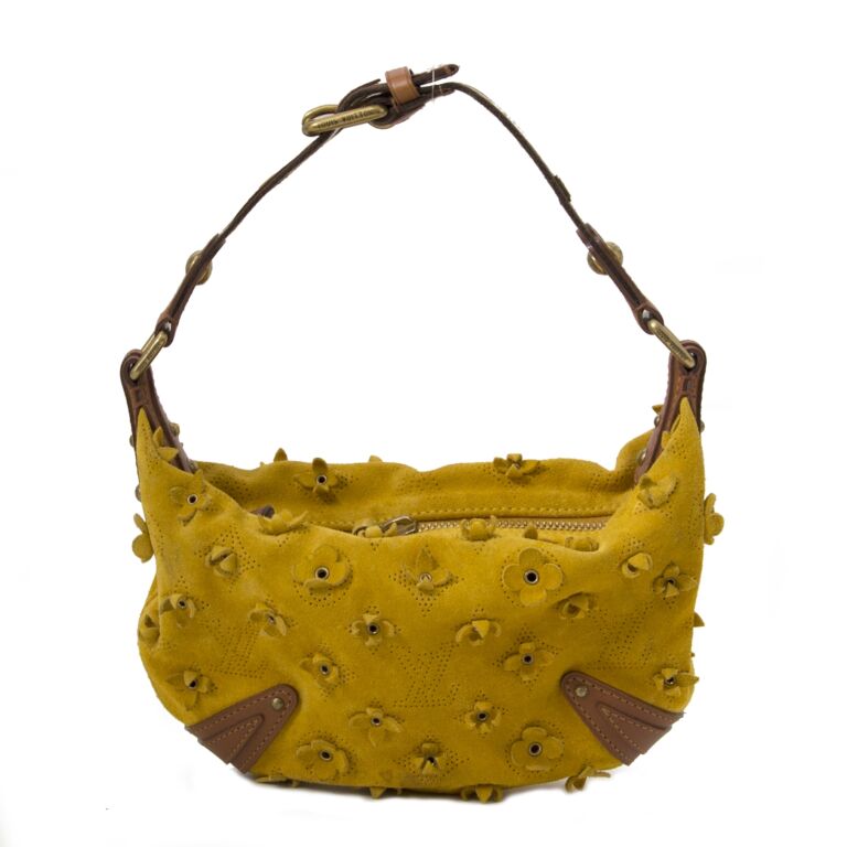 Handbag Louis Vuitton Yellow in Suede - 29248517