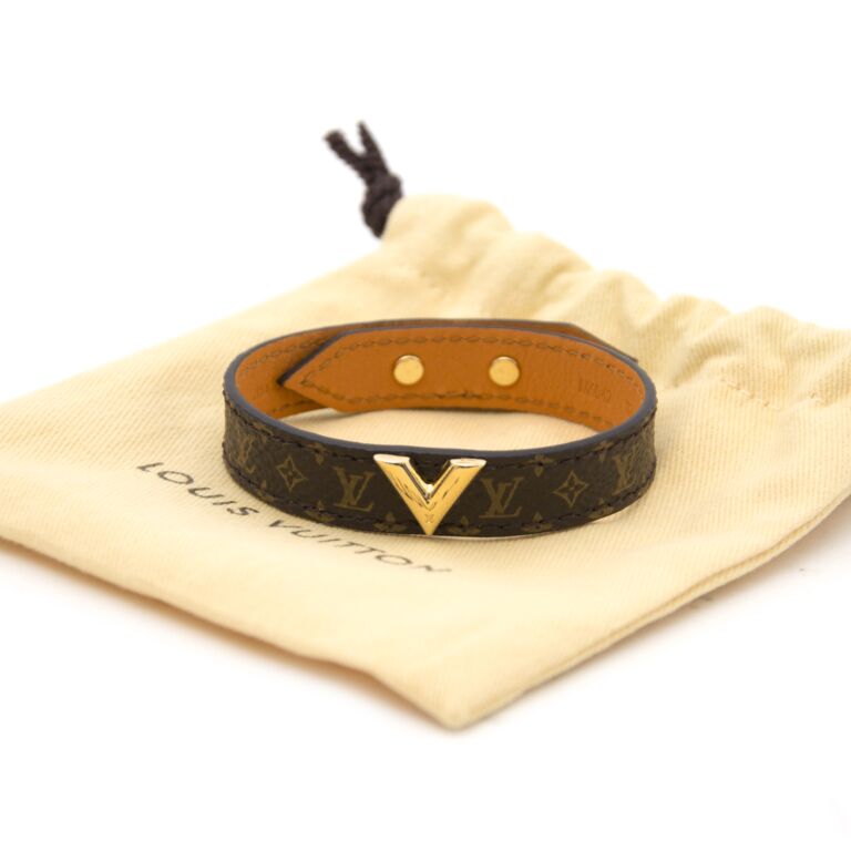 Louis Vuitton Monogram Canvas Essential V Bracelet (SHF-Sj24ZL)